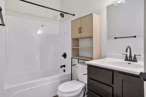 Bath - 6712 Cambridge Ct, Summerset, SD 57718 photo 2 of 4