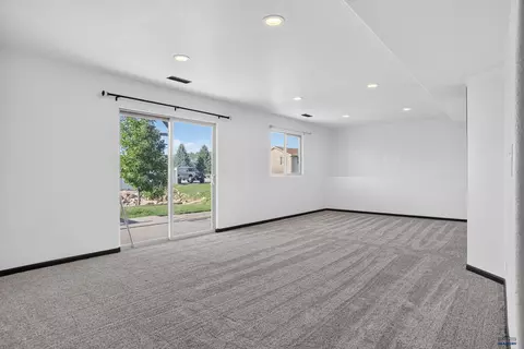 Living - 6712 Cambridge Ct, Summerset, SD 57718 photo 3 of 4