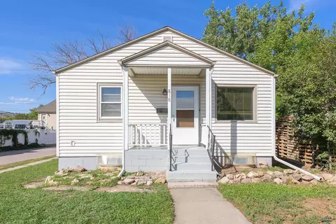 818 South St, Rapid City, SD 57701