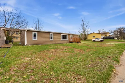 610 Hustead St, Wall, SD 57790 photo 3