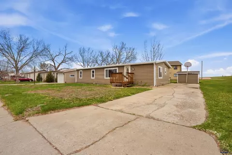 610 Hustead St, Wall, SD 57790 photo 2