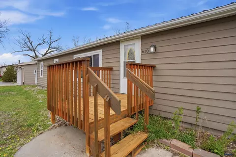 610 Hustead St, Wall, SD 57790 photo 4