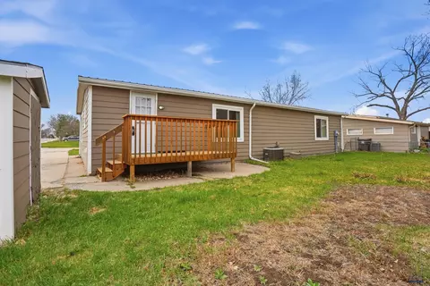 610 Hustead St, Wall, SD 57790 photo 25