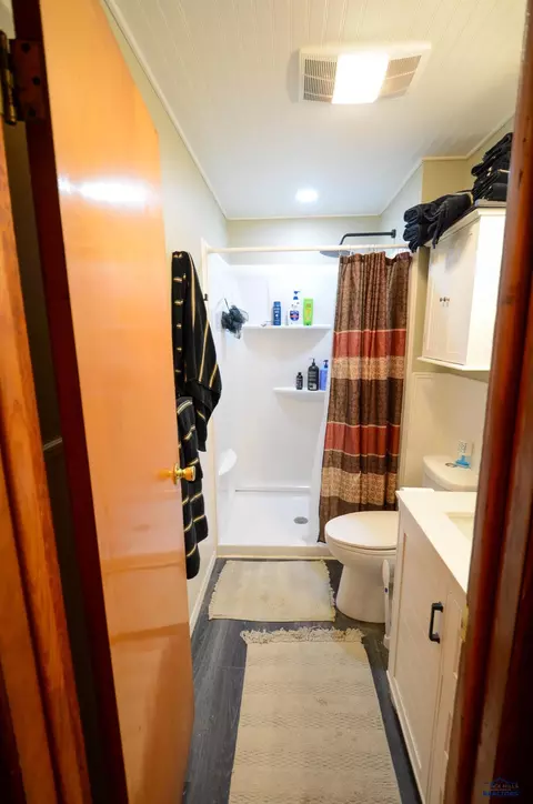 Bath - 207 E 7th St, Murdo, SD 57559 photo 1 of 1