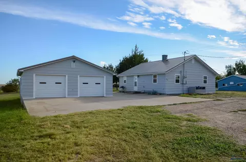 207 E 7th St, Murdo, SD 57559