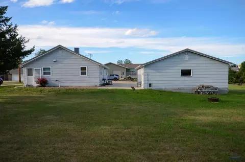 Exterior - 207 E 7th St, Murdo, SD 57559 photo 2 of 5