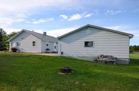 Exterior - 207 E 7th St, Murdo, SD 57559 photo 4 of 5