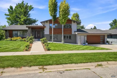 3107 Flint Dr, Rapid City, SD 57702