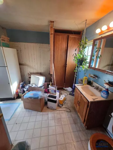 Bath - 211 Gordon, Custer, SD 57730 photo 1 of 3