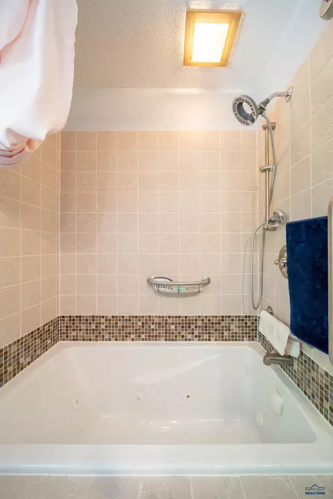Bath - 6119 Tower Ct, Black Hawk, SD 57718 photo 3 of 5