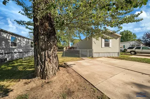 4900 Roberts Ct #PREMIER ESTATES, Rapid City, SD 57703