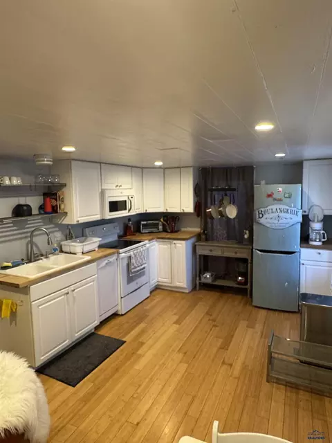 Kitchen - 121 Stone St, Lead, SD 57754 photo 3 of 3