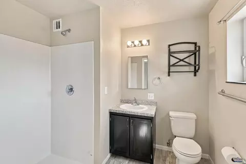 Bath - 311 4th Ave, Wall, SD 57790 photo 2 of 3