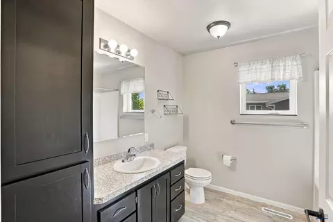 Bath - 311 4th Ave, Wall, SD 57790 photo 1 of 3