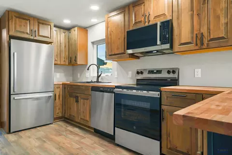 Kitchen - 510 E Dakota, Pierre, SD 57501 photo 3 of 4