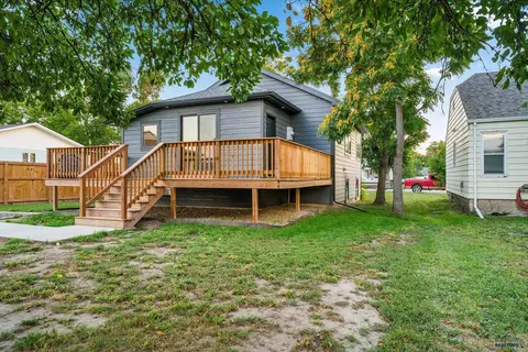 Exterior - 510 E Dakota, Pierre, SD 57501 photo 4 of 7
