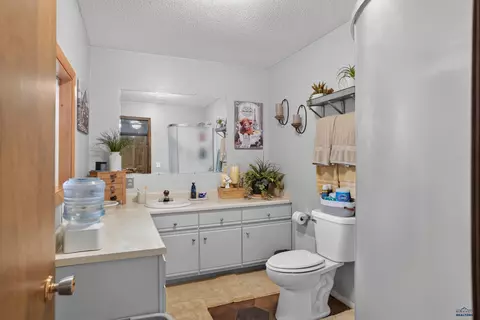 Bath - 72 Fairgrounds Pl, Hermosa, SD 57744 photo 2 of 2