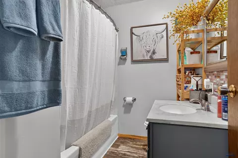 Bath - 72 Fairgrounds Pl, Hermosa, SD 57744 photo 1 of 2