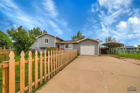 4623 Trail Dr, Rapid City, SD 57703