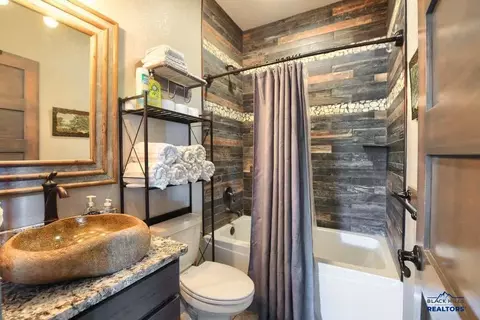 Bath - 21140 Last Chance Trl, Lead, SD 57754 photo 1 of 2