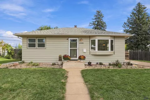 4208 Meadowwood Dr, Rapid City, SD 57702