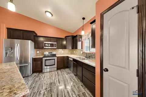 Kitchen - 483 Sovereignty Ln, Box Elder, SD 57719 photo 2 of 2