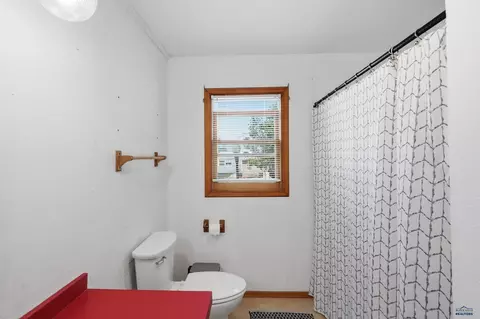 Bath - 318 4th, Wall, SD 57790 photo 2 of 5