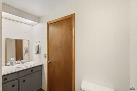 Bath - 318 4th, Wall, SD 57790 photo 5 of 5