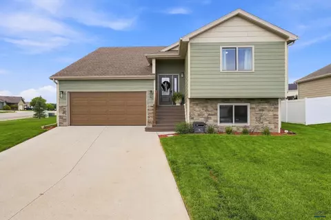 4301 Donegal Way, Rapid City, SD 57702
