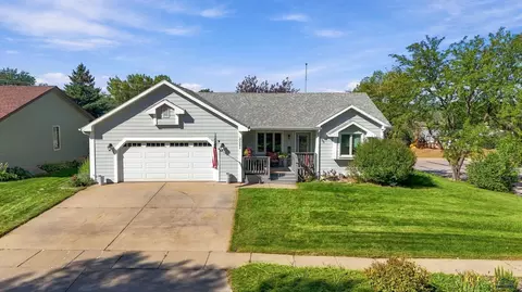 3021 Roxbury Cir, Rapid City, SD 57702