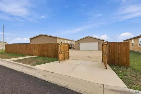 983 Bennington Dr, Box Elder, SD 57719 photo 2