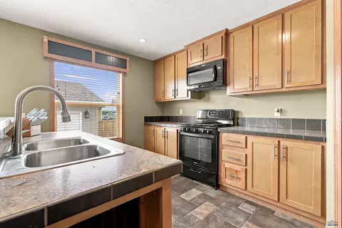 983 Bennington Dr, Box Elder, SD 57719 photo 10