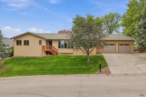 3915 Parkridge Dr, Rapid City, SD 57702