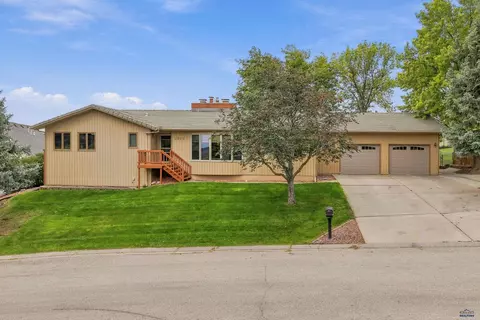 3915 Parkridge Dr, Rapid City, SD 57702