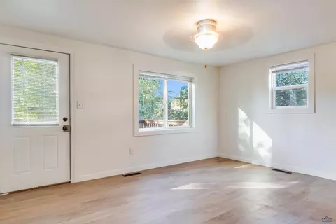 Living - 230 E Jackson St, Rapid City, SD 57701 photo 4 of 8
