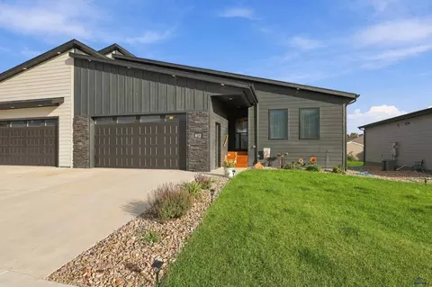 812 Petros Dr, Rapid City, SD 57701