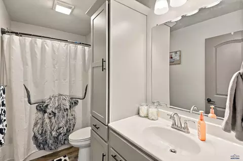 Bath - 432 Yelner Dr, Box Elder, SD 57719 photo 2 of 3