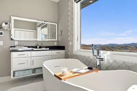 Bath - 2225 Saddle Horn Dr, Spearfish, SD 57783 photo 2 of 5