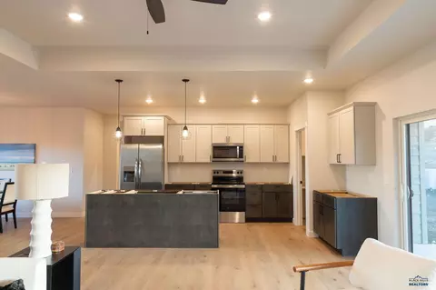 Kitchen - 133 Stone Hill Dr, Custer, SD 57730 photo 2 of 4