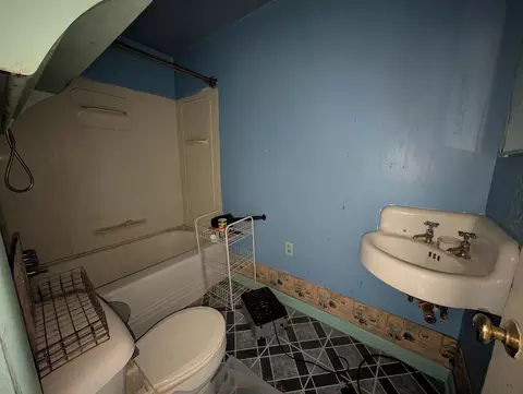 Bath - 817 Highland Ave, Lead, SD 57754 photo 1 of 2