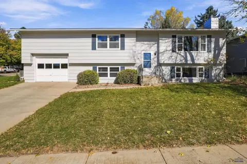 2802 Rawhide Dr, Rapid City, SD 57702