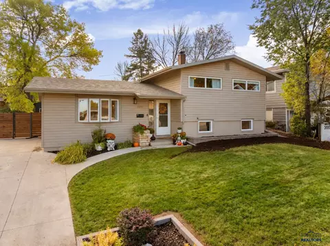 2232 Arrowhead Dr, Rapid City, SD 57702