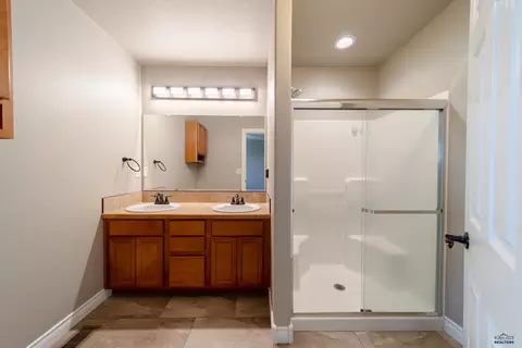 Bath - 14824 Fox Trl, Box Elder, SD 57719 photo 3 of 7