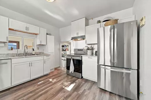 Kitchen - 208 6th Ave, Belle Fourche, SD 57717 photo 2 of 4