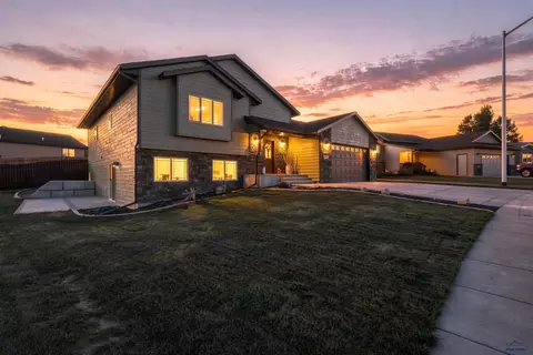 954 Haakon St, Rapid City, SD 57703