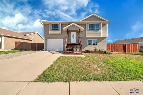 5044 Savannah St, Rapid City, SD 57703