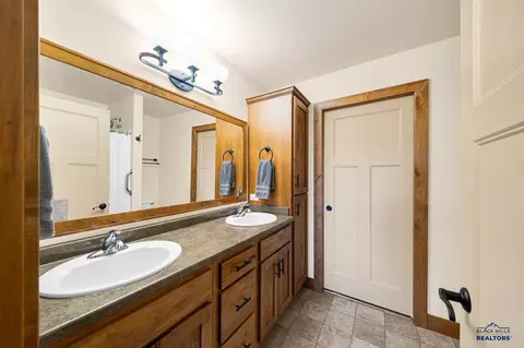 Bath - 6964 Emerald Heights Rd, Summerset, SD 57718 photo 1 of 3