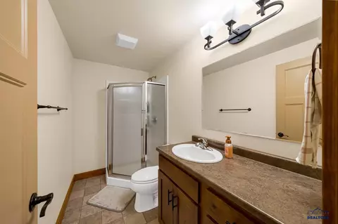 Bath - 6964 Emerald Heights Rd, Summerset, SD 57718 photo 3 of 3