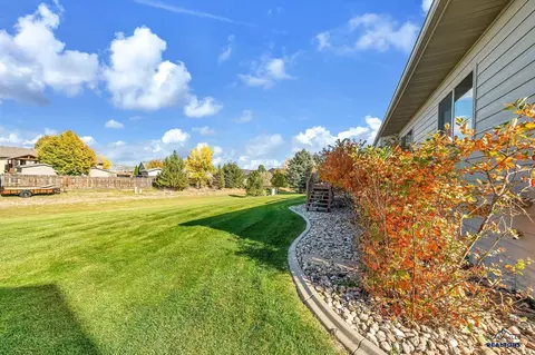 Exterior - 6964 Emerald Heights Rd, Summerset, SD 57718 photo 4 of 5