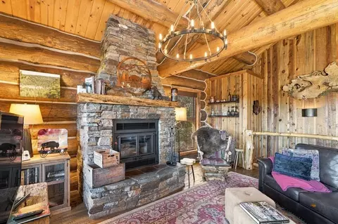 Living - 11595 Farmer Rd #WHITE BUFFALO CABIN, Custer, SD 57730 photo 2 of 4